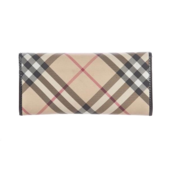 Burberry - Picture 2 of 3